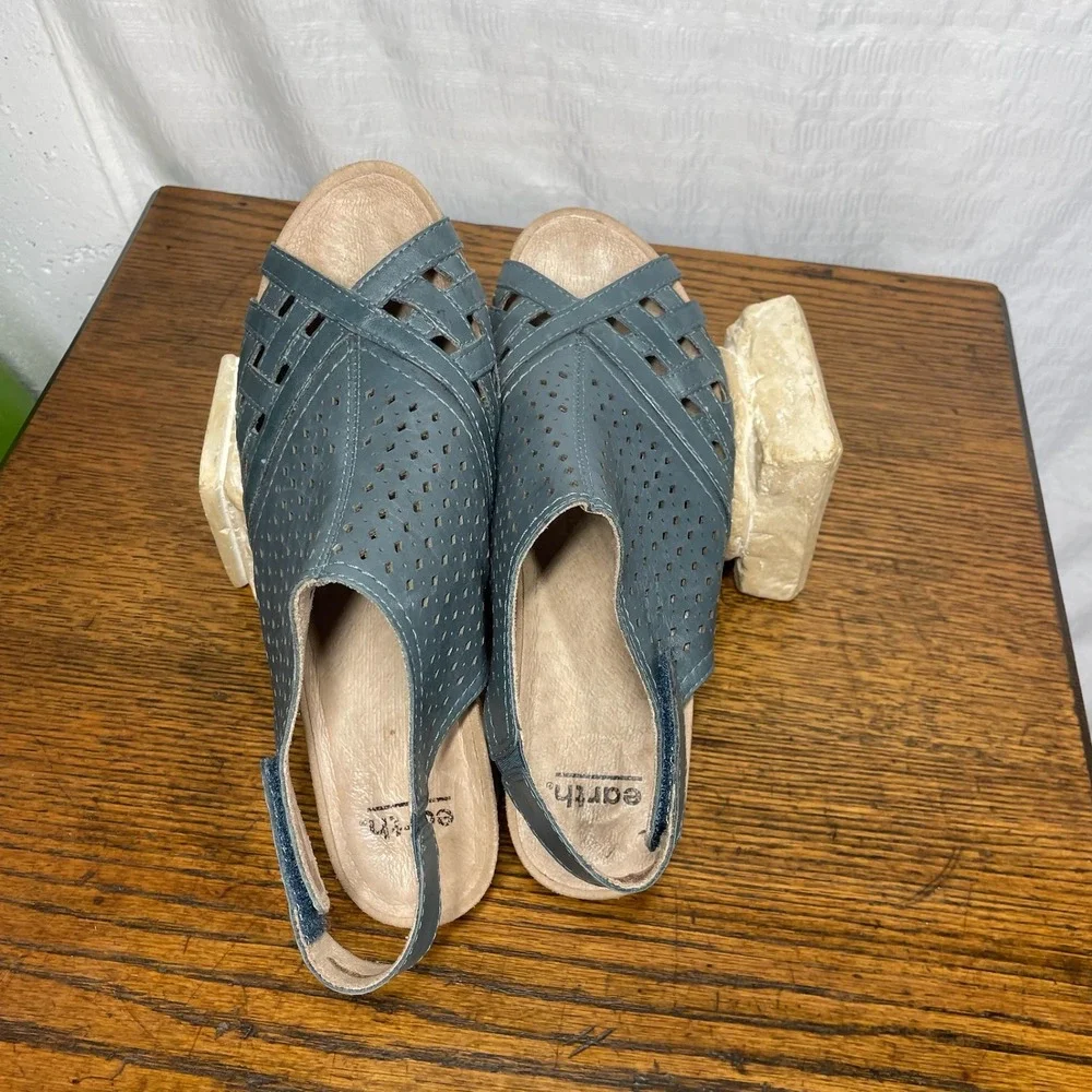 Earth Relief Pod Blue Laser Cut Leather Wedge Sandals Women 9.5 Orthopedic Boho